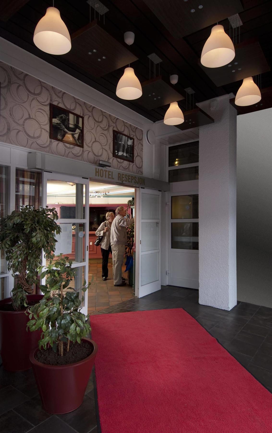 Thon Partner Hotel Baronen Олесун Екстериор снимка